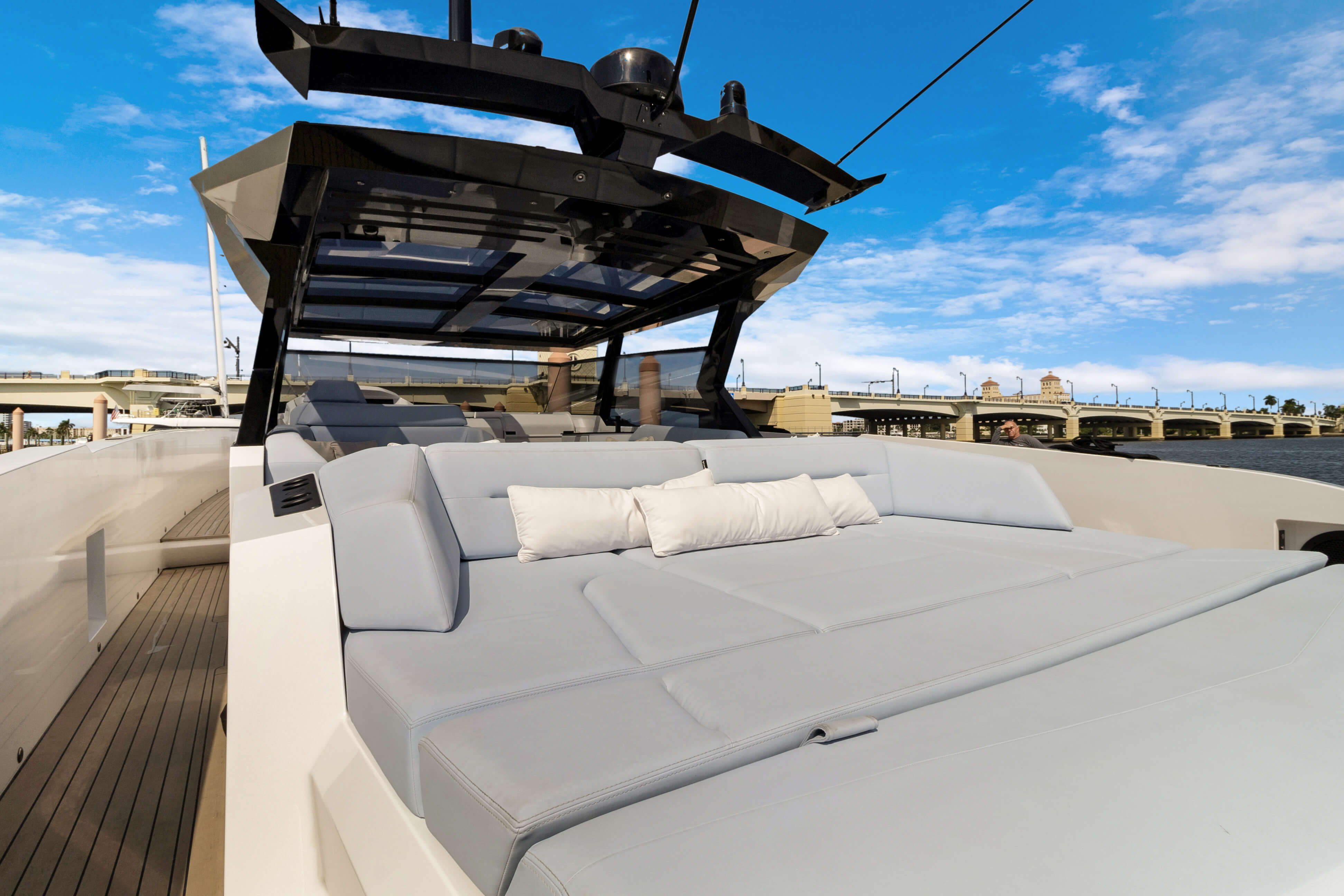 Yacht Photo 10